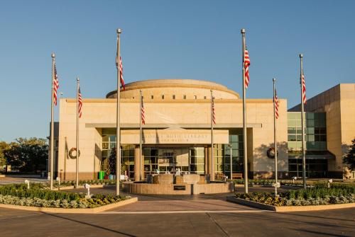 Holiday Inn & Suites College Station-Aggieland, an IHG Hotel