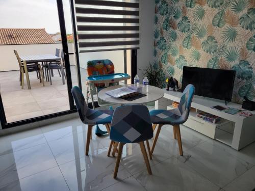 صالة مشتركة/ منطقة التلفزيون, Studio vue montagne in Rivesaltes