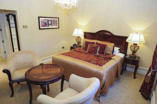 Kilronan Castle