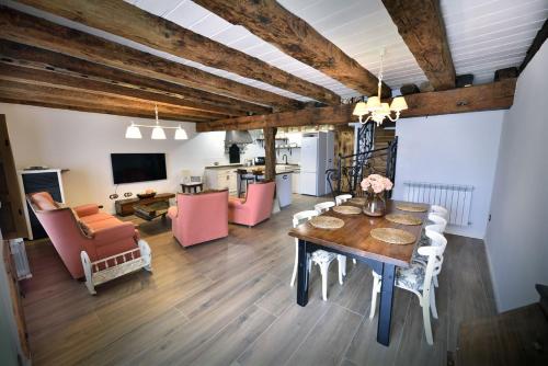 Koplietošanas atpūtas telpa ar TV, Casa Rural El Rotejar in El Royo