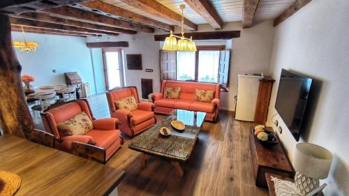 Koplietošanas atpūtas telpa ar TV, Casa Rural El Rotejar in El Royo