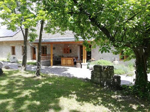 Kert, Karadi-Berger Vendeghaz in Erdőbenye