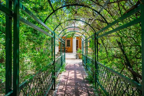 A környék, Yiolanda Pool Villa by "Elite" in Egyéb