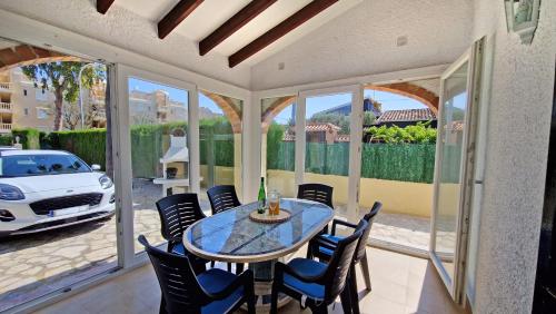 Facilities, La Gallega in Les Marines Beach