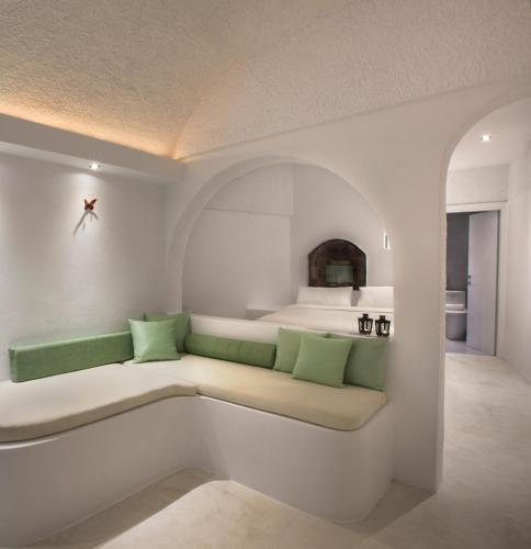 Abyssanto Suites and Spa - image 9