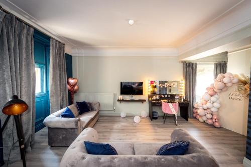 465207209 62 Castle Street Hotel