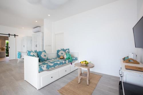 Beachfront Villa image 10