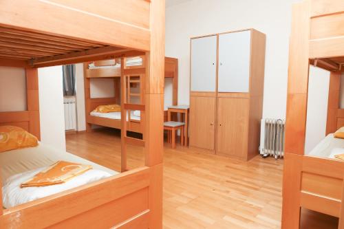 Shared room, mixed dormitory, 6 guests