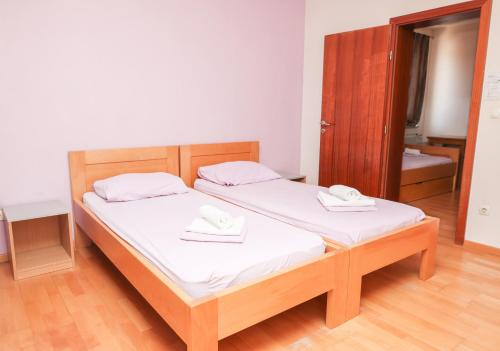 Triple room, private bathroom, 3 beds