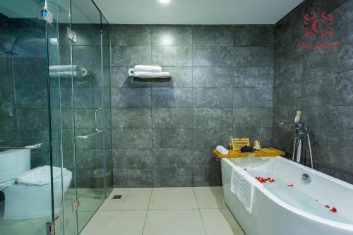 room detail thumbnail 2