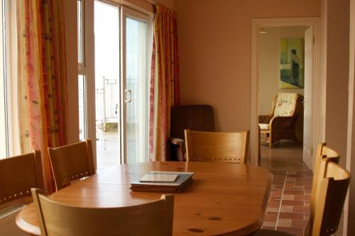 ONeills Apartments - image 8