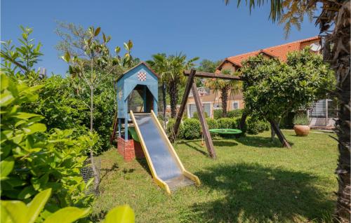 Dārzs, Beautiful Home In Zmijavci in Zmijavci