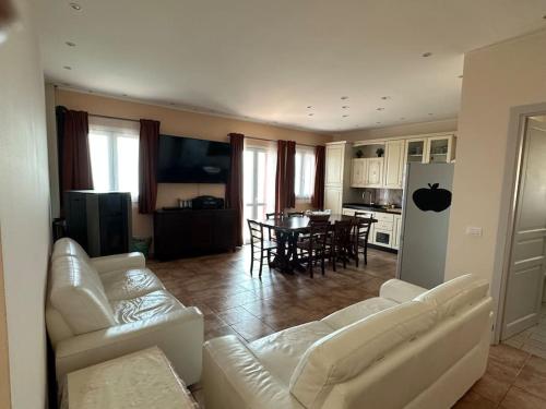  Casa Vacanze di Laura, Ferienwohnung in Zafferana Etnea