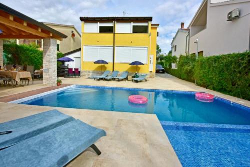 Apartments House Anna for max 13 Persons in Poreč, pet friendly