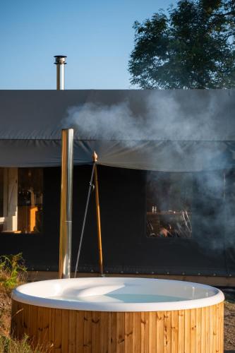 Apkārtne, Canvas & Campfires, Luxury Safari Tent Glamping, only Seren Tent has a hot tub in Llanwenog