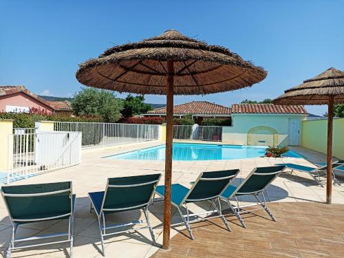 Gîte " Macha" classé 3 étoiles piscine Vallon Pont d'Arc
