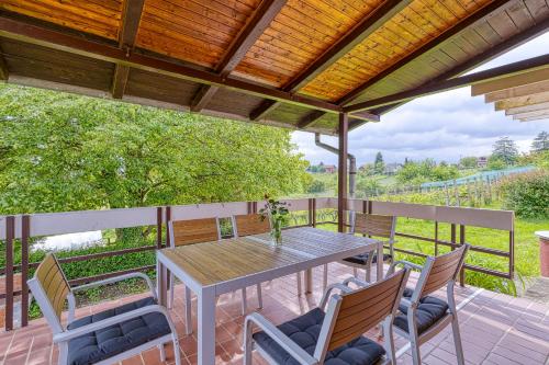 Erkély/terasz, Lovely House Near Zagreb With Terrace - Happy Rentals in Graberje Ivanicko