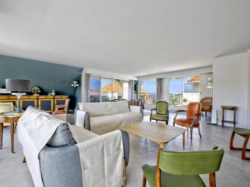 Apartment (10 Adults) room in Appartement 4 chambres avec terrasse et parking à Arcachon accès direct aux plages - FR-1-433-28