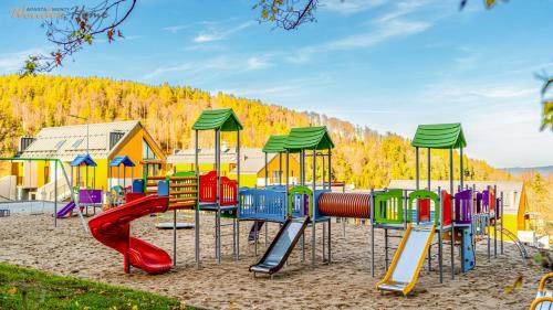 Spēļu laukums, Hillside - apartamenty przy stoku narciarskim, plac zabaw, siłownia, widoki (Wonder Home - Apartamenty Hillside tuz przy stoku, sklep, plac zabaw i zewnetrzna silownia na tereni) in Karpača