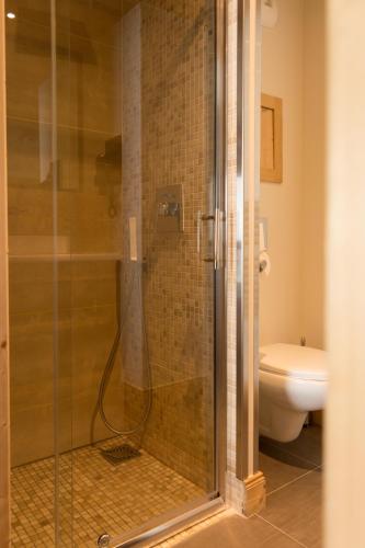 One-Bedroom Apartment image 3