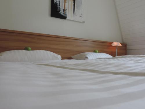 2 double beds, 1 twin bed