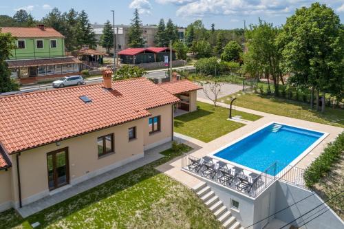 Viesnīcas āriene, Villa Alba with Private Pool in Lesišćina