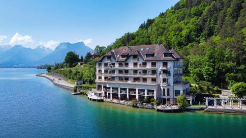 Apartment with Lake View