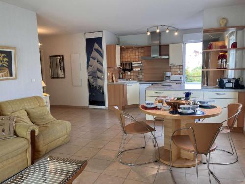 Appartement Lumineux a 1,5 km de la Plage avec 2 Terrasses - Frejus - FR-1-226A-159 near Cite Episcopale