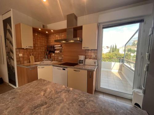 Appartement Lumineux a 1,5 km de la Plage avec 2 Terrasses - Frejus - FR-1-226A-159 near Cite Episcopale