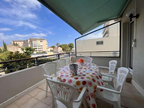Appartement Lumineux a 1,5 km de la Plage avec 2 Terrasses - Frejus - FR-1-226A-159 near Cite Episcopale