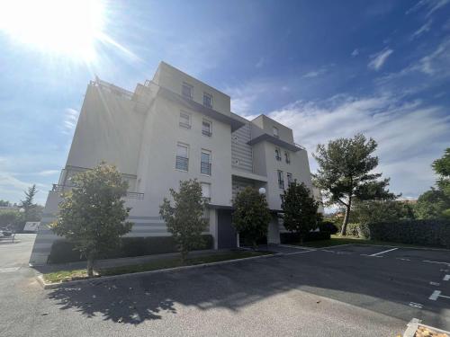 Appartement Lumineux a 1,5 km de la Plage avec 2 Terrasses - Frejus - FR-1-226A-159 near Cite Episcopale
