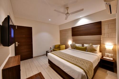 Click Hotel Vadodara 2 Mins from Railway Station