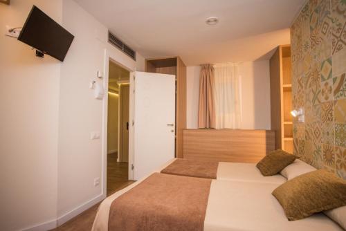 Hostal Marenostrum - image 5