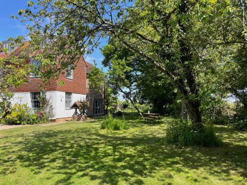 Exterior view, Starnash Farmhouse Holiday Home in Hellingly