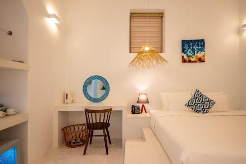 Standard King Room image 3
