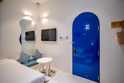 Standard King Room image 5