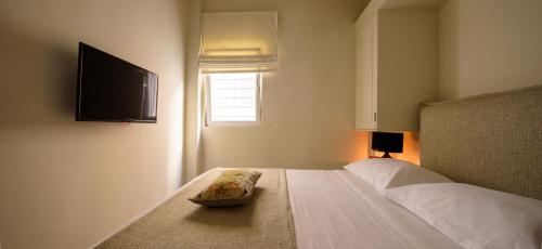 Three-Bedroom Suite image 8
