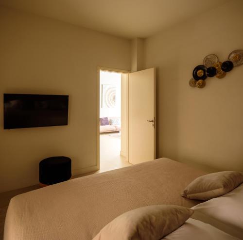 Three-Bedroom Suite image 10