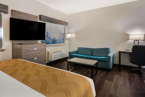 Quality Inn & Suites - image 10