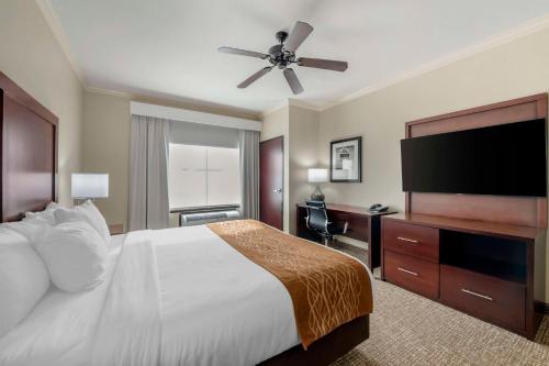 Comfort Inn & Suites Fort Worth - Fossil Creek