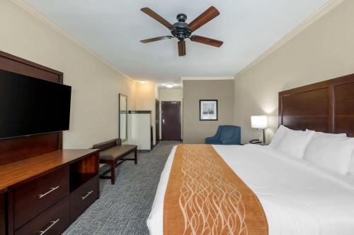 Comfort Inn & Suites Fort Worth - Fossil Creek