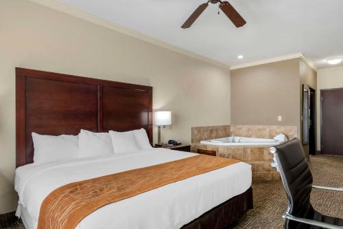 Comfort Inn & Suites Fort Worth - Fossil Creek