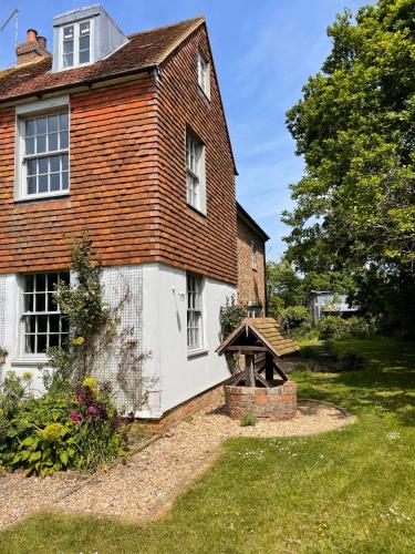 Exterior view, Starnash Farmhouse Holiday Home in Hellingly