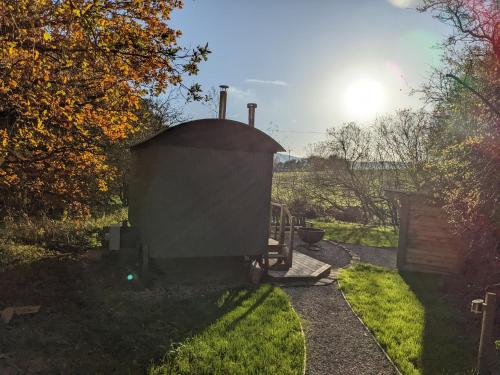 Shepherds Hut with Hot Tub