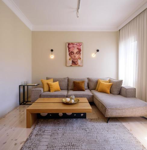 Three-Bedroom Suite with Rooftop Hot Tub image 9