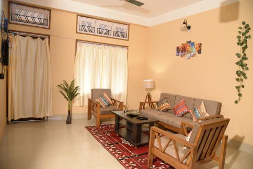 Abode- Spacious Homestay amidst Nabagraha Hills AC usage priced seperately