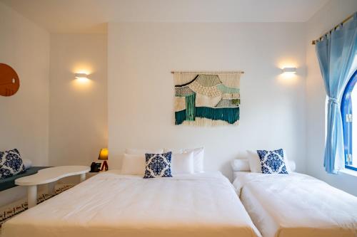 Superior Triple Room image 7