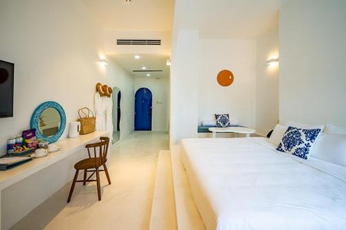 Superior Triple Room image 9