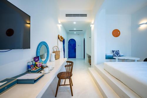 Superior Triple Room image 8