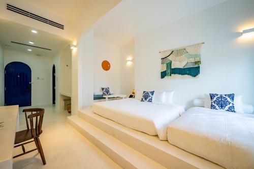 Superior Triple Room image 4